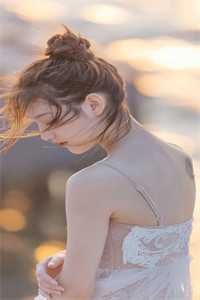 晚风吻过港城月全新