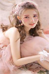 在路边吃瓜被迫替嫁后，全京的权贵都跪下了的小说